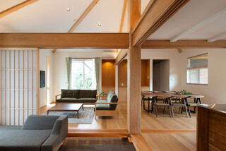 富山総合建築　Warung(ワルゥン)